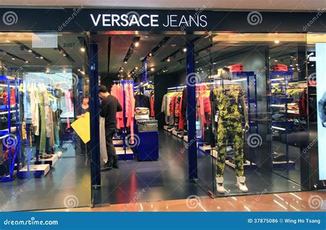 rende negozio versace jeans